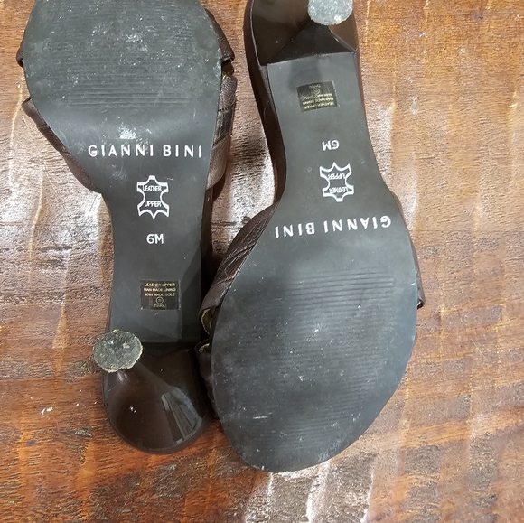 Size 6 Gianni Bini Strappy Leather Sandals - Picture 5 of 5